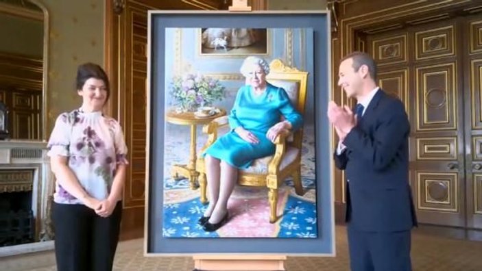 Kraliçe Elizabeth, yeni tablosunun açılışına internetten görüntülü katıldı -6
