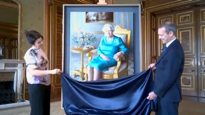Kraliçe Elizabeth, yeni tablosunun açılışına internetten görüntülü katıldı -4