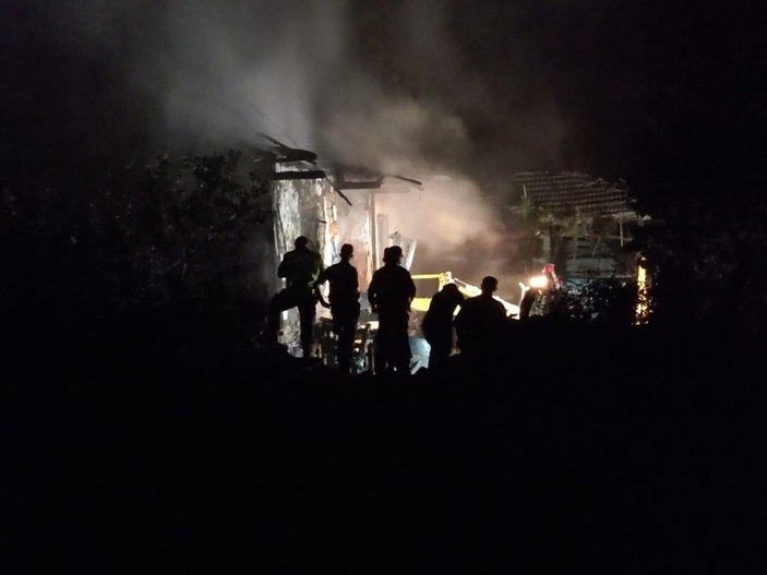 Çorum'da kümese atılan köz, 2 kişinin canına mal oldu