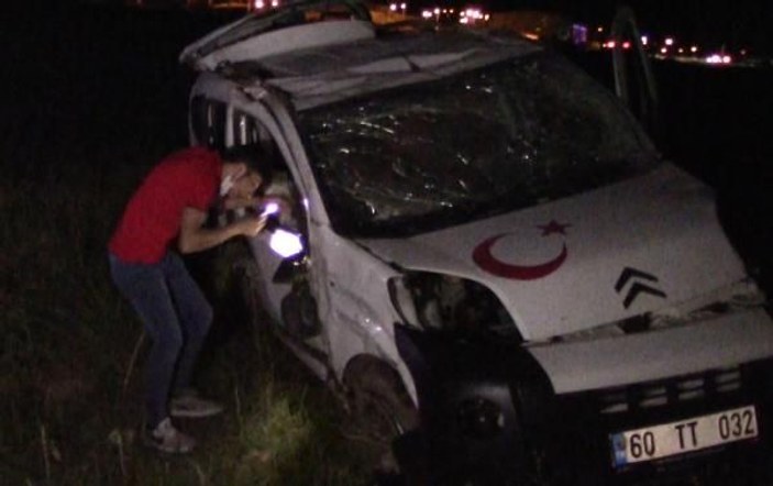 Sivas'ta 2 araç çarpıştı: 9 yaralı