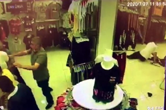Maske uyarısı yapan mağaza müdürüne tekme- tokat saldırı kamerada -3