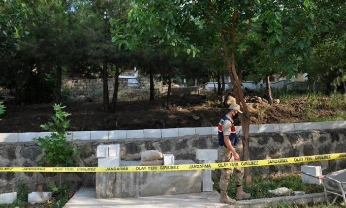 Mezarlıkta toprağa gömülü el bombası bulundu -2