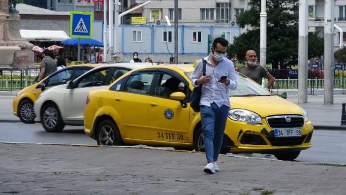 Taksim'de taksicilerin maske umursamazlığı -4