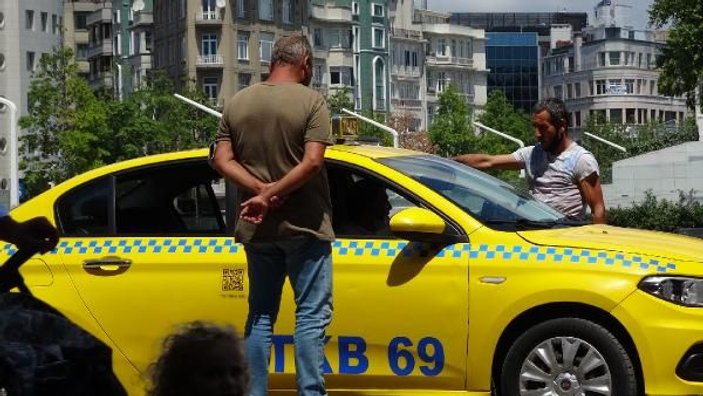 Taksim'de taksicilerin maske umursamazlığı -6