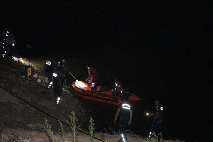 Manisa'da misinalara takılan itfaiyeci boğuldu