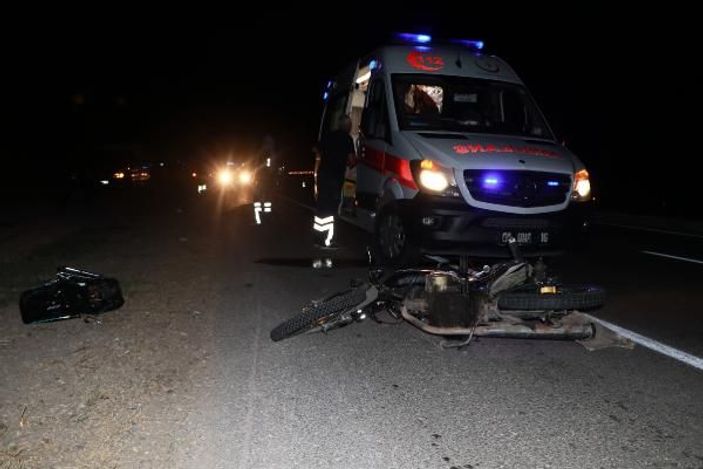Kamyonet, yol kenarındaki motosiklete arkadan çarptı: 1 ölü, 1 yaralı -1