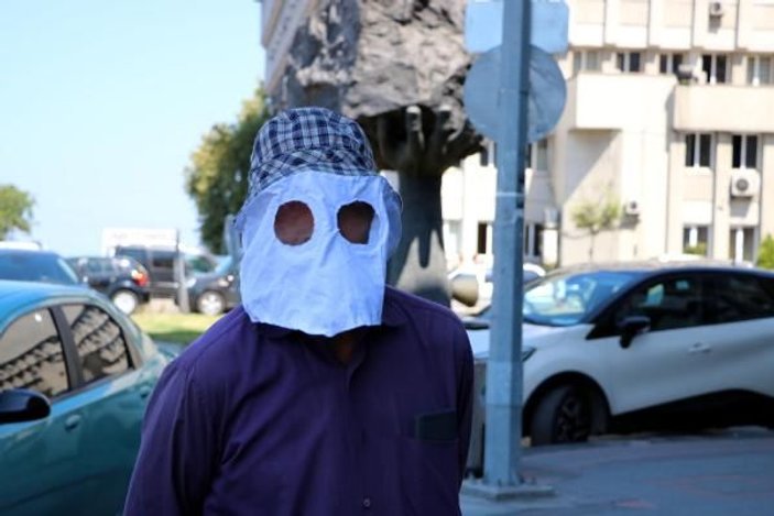 Emekli madenci ilginç maskesiyle ilgi odağı oldu -5