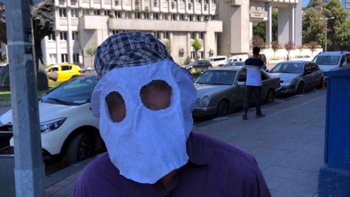 Emekli madenci ilginç maskesiyle ilgi odağı oldu -6