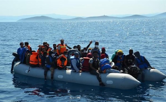 Yunanistan'ın ölüme terk ettiği 74 kaçak göçmeni Sahil Güvenlik kurtardı -1