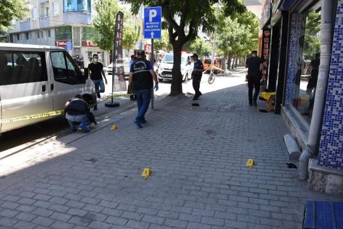 Sokak ortasında tartıştığı kişiyi silahla ağır yaralayıp kaçtı -8