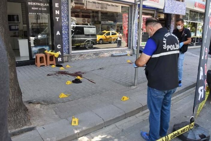 Sokak ortasında tartıştığı kişiyi silahla ağır yaralayıp kaçtı -1