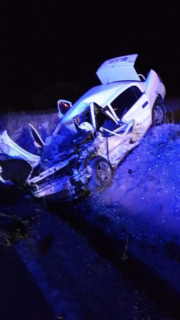 Aksaray'da iki araç kafa kafaya çarpıştı: 2 ölü 4 yaralı