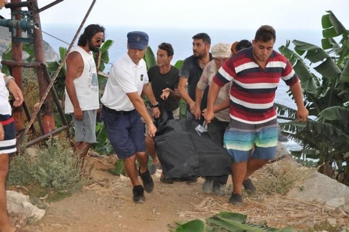 Mersin'de akıntıya kapılan kadının Antalya kıyısına vuran cesedi teleferikle taşındı -3