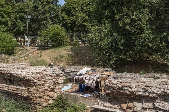 İstanbul'un orta yerindeki tarihi kilise kalıntılarının içler acısı hali -2