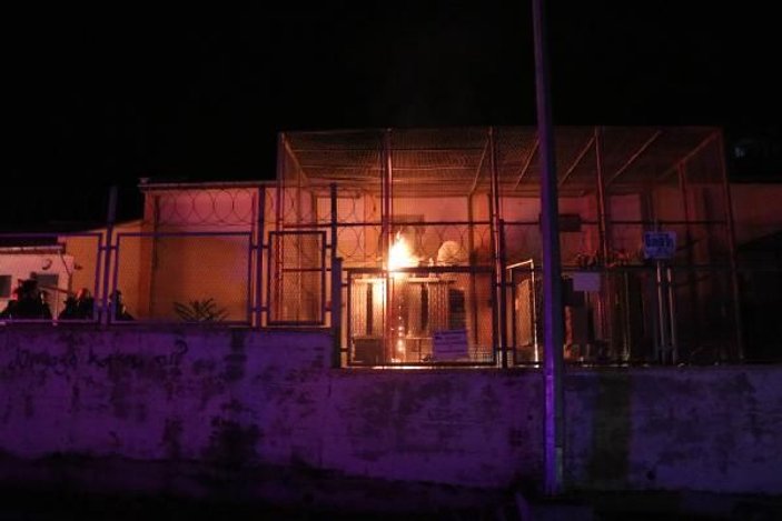 Trafoda çıkan yangın korkuttu; 7 mahallede elektrik kesildi -8