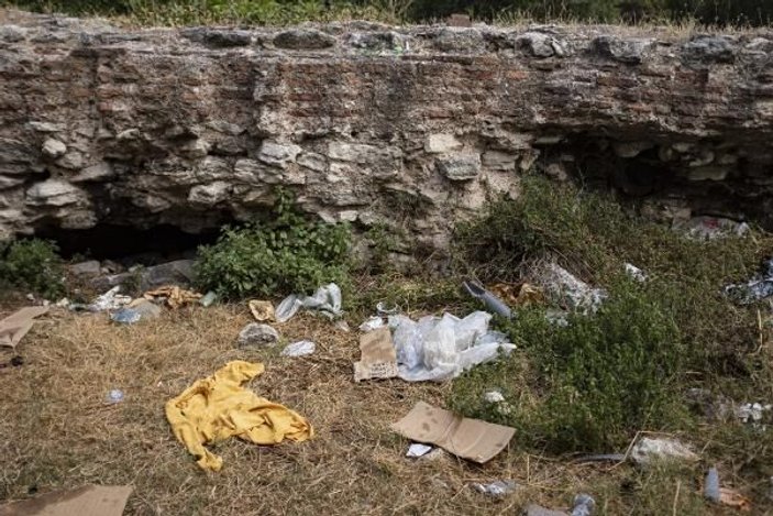 İstanbul'un orta yerindeki tarihi kilise kalıntılarının içler acısı hali -5