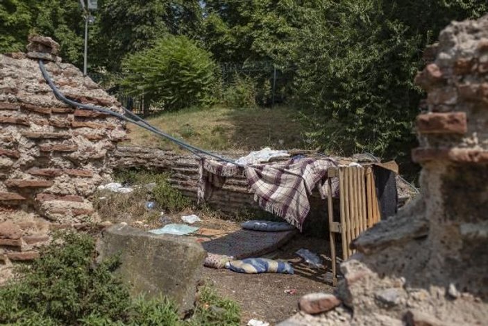 İstanbul'un orta yerindeki tarihi kilise kalıntılarının içler acısı hali -8