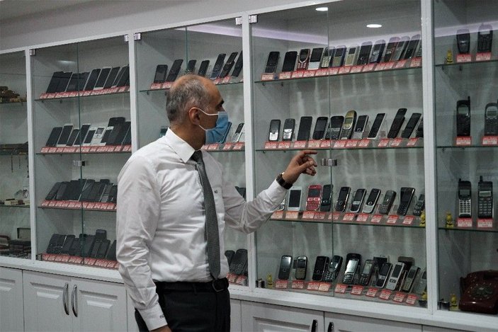 Elazığ’daki telefon koleksiyonu görenleri hayrete düşürüyor -4
