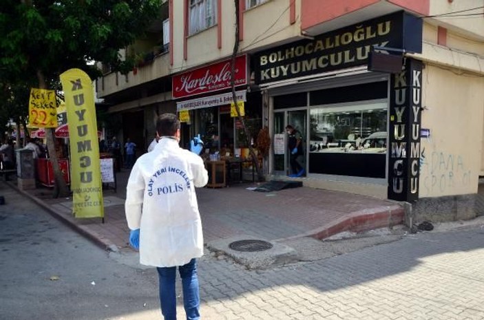 Adana'da kuyumcu soygunu; 1'i kadın kıyafetli 2 erkek zanlı aranıyor -4