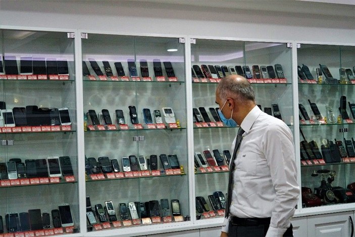 Elazığ’daki telefon koleksiyonu görenleri hayrete düşürüyor -9