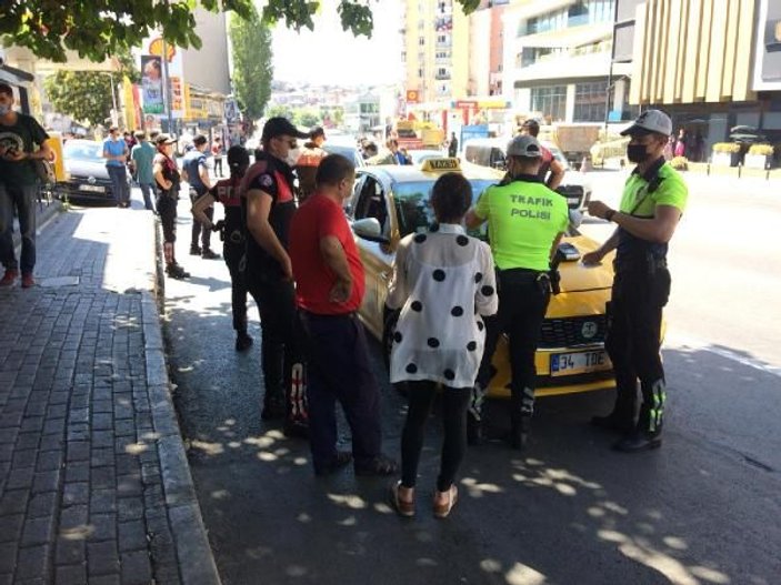 Beyoğlu’nda maskesiz yolcu alan taksici ceza kesilince polise tepki gösterdi -4