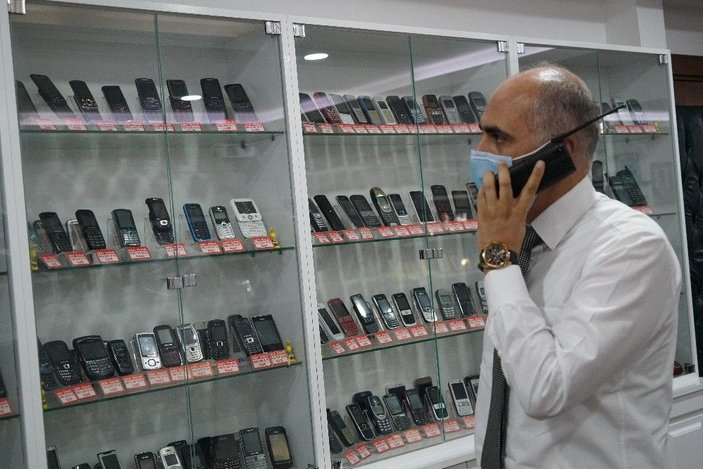 Elazığ’daki telefon koleksiyonu görenleri hayrete düşürüyor -2