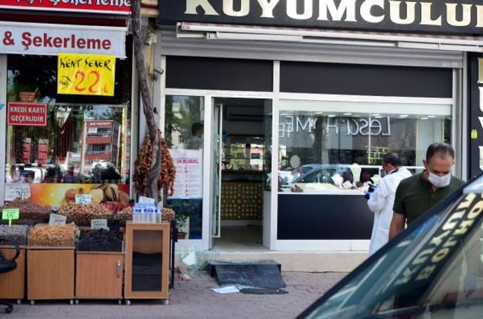 Adana'da kuyumcu soygunu; 1'i kadın kıyafetli 2 erkek zanlı aranıyor -6