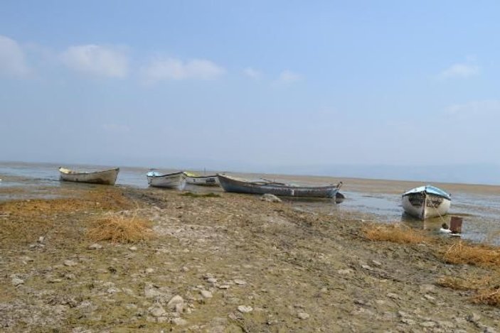 Marmara Gölü'nde su seviyesi sıfırlandı, balıkçılık durdu -7
