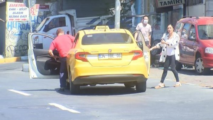 Beyoğlu’nda maskesiz yolcu alan taksici ceza kesilince polise tepki gösterdi -1