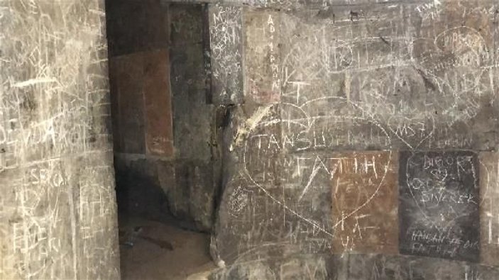 Ani'de tarihi yapıtların duvarları aşk ilan alanı oldu -9
