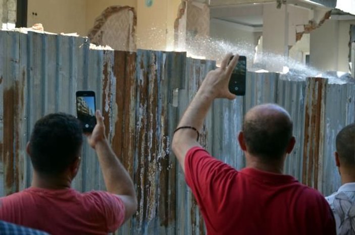 Avcılar'da Gölcük Depremi'nde hasar gören apartman 21 yıl sonra yıkıldı -2