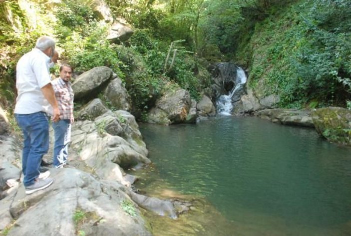 Şelalede oluşan kalp şeklinde kaya ilgi çekiyor -3