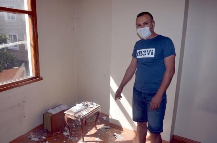 Avcılar'da Gölcük Depremi'nde hasar gören apartman 21 yıl sonra yıkıldı -3