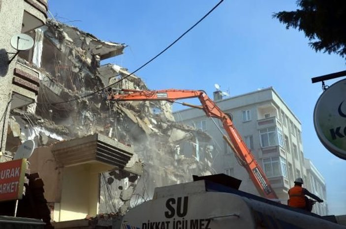 Avcılar'da Gölcük Depremi'nde hasar gören apartman 21 yıl sonra yıkıldı -4