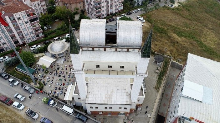 Kubbesi açılıp kapanan camide klimasız ferah namaz -7