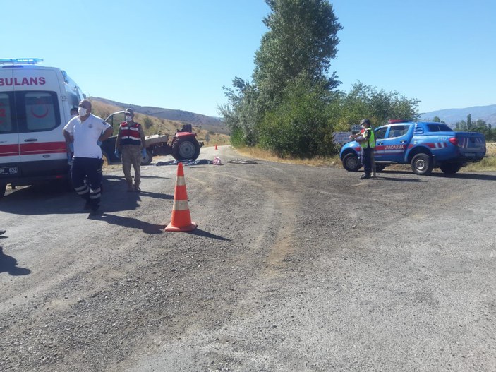 Traktör devrildi 2 kardeş öldü; haberi alınca kendini araçtan atan anne yaralı -1