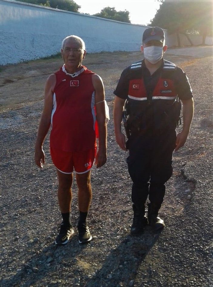 70 yaşında, Zafer Bayramı için 13 kilometre koştu -3