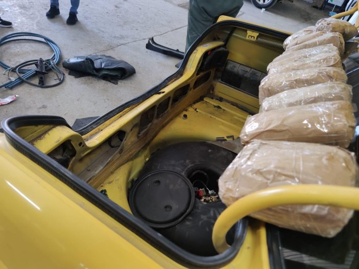 Otomobilin bagajındaki 4 kilo uyuşturucuyu 'Şila' buldu -3