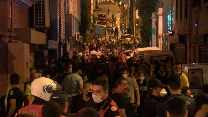 Beyoğlu'nda pazarcılar yolu kapatıp eylem yaptı -2