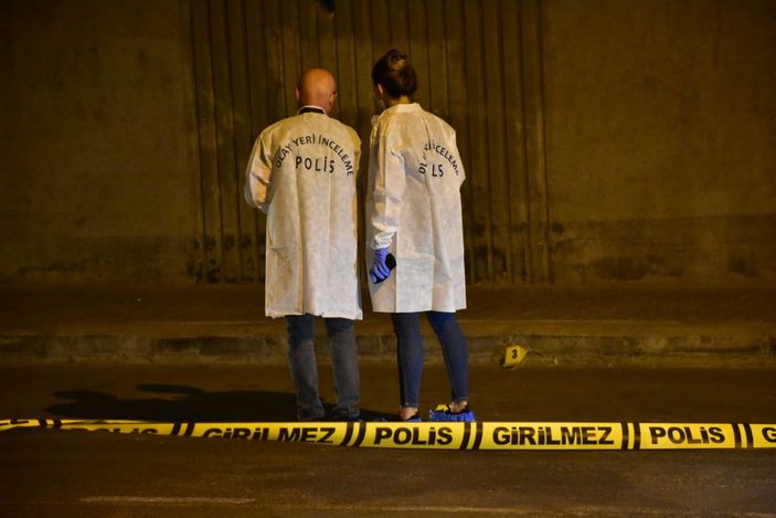 d İzmir'de dolmuş şoförü, bir genci kafasından vurdu