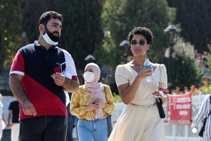 Sultanahmet ve Ayasofya Meydanı'nda turistler maske kuralına uymuyor
