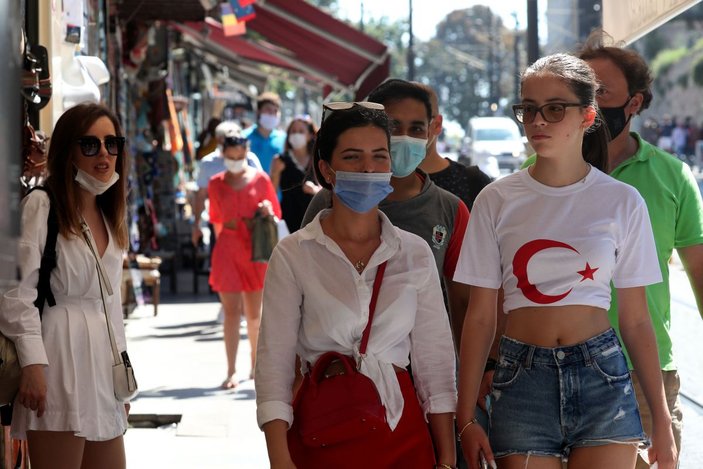 Sultanahmet ve Ayasofya Meydanı'nda turistler maske kuralına uymuyor