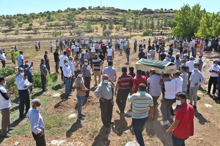 Mardin'deki kazada ölen 3'ü çocuk 6 kişi, gözyaşları içinde toprağa verildi -2