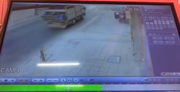 İzmir'de kaldırımda oturan genç kıza otomobil çarptı