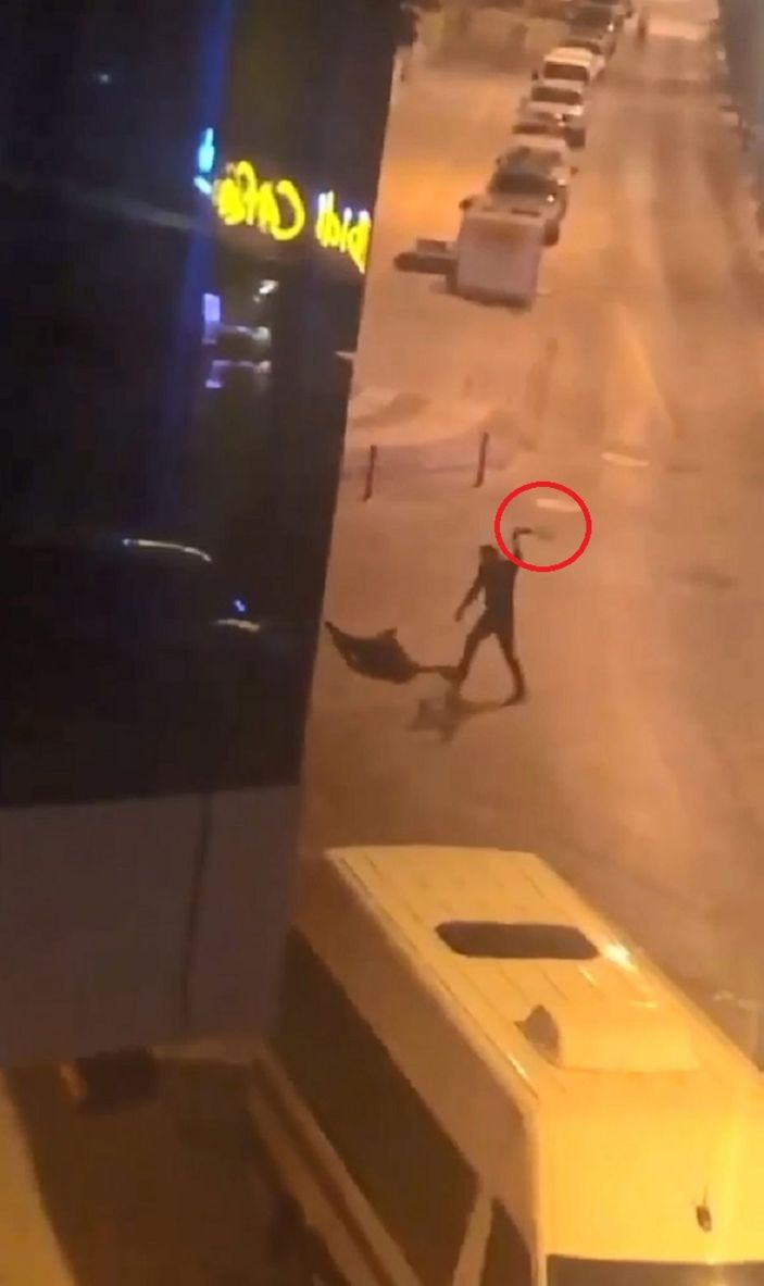 Yaşlı adama öldüresiye dayak cep telefonuyla görüntülendi -2