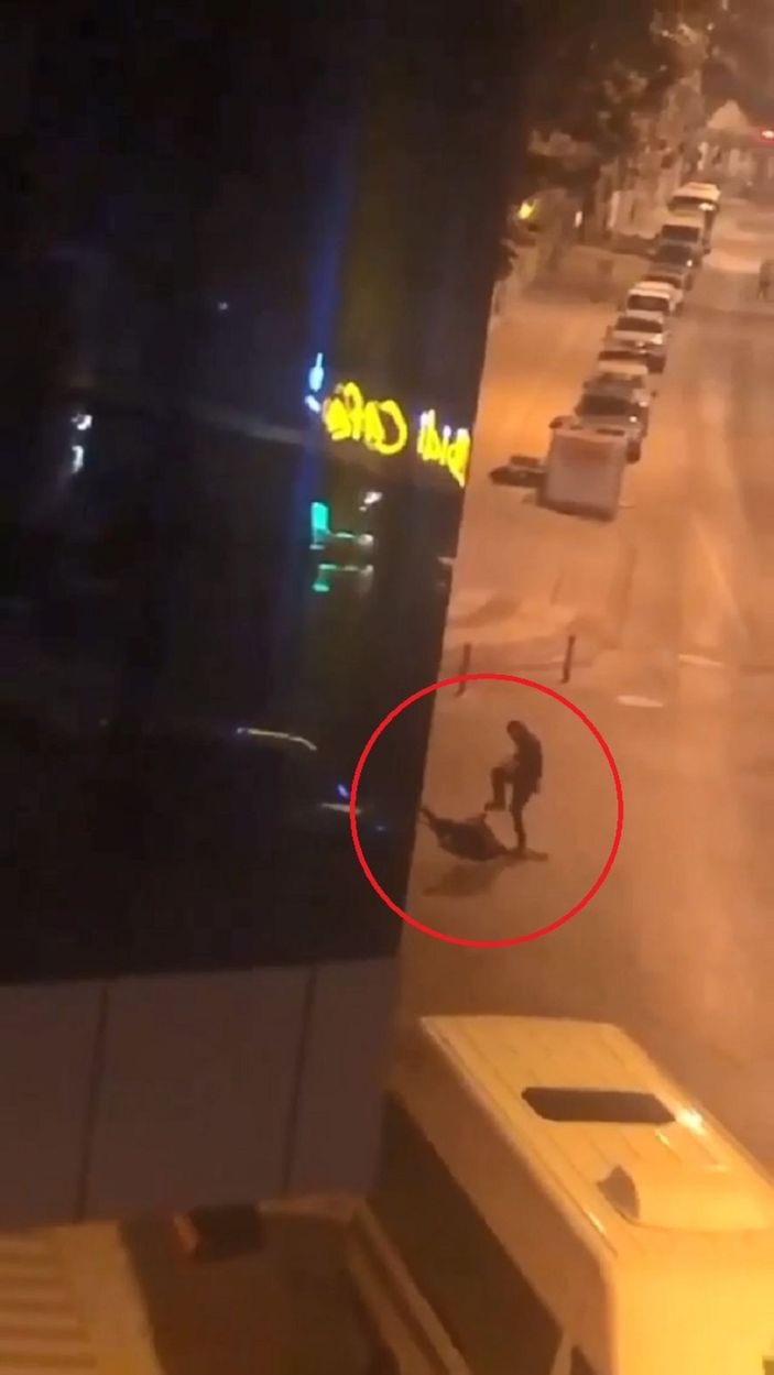 Yaşlı adama öldüresiye dayak cep telefonuyla görüntülendi -5