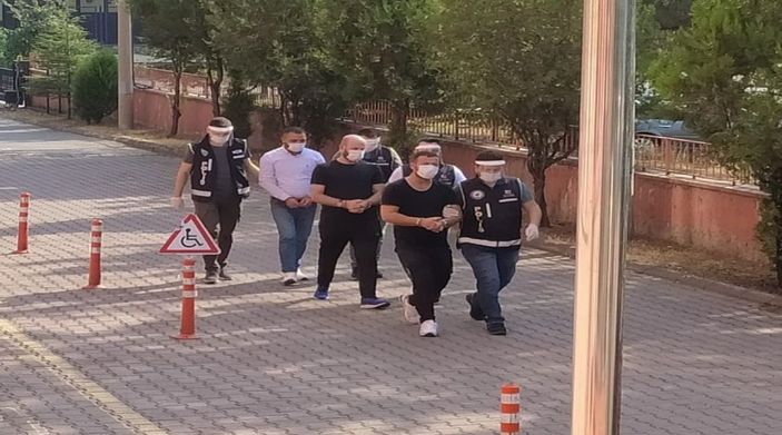 Kuyumculara sahte altın satan 3 kişi yakalandı -1