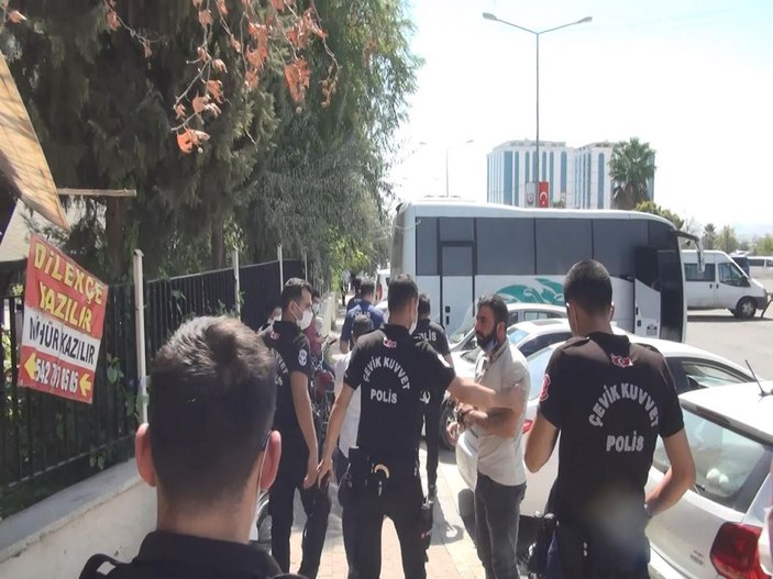 Şanlıurfa Adliyesi önünde kavga: 3 yaralı, 6 gözaltı -7