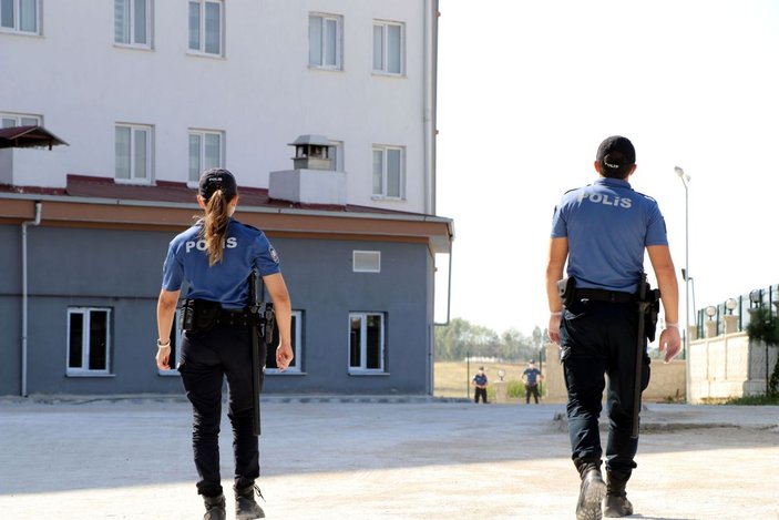 Van'da karantina ihlali yapanlar, yurtta özel harekat polisi kontrolünde -6
