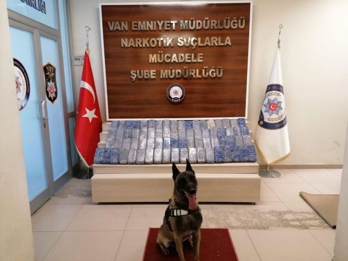 Spor çanta içerisindeki 74 kilo eroin Oscar’a takıldı -1